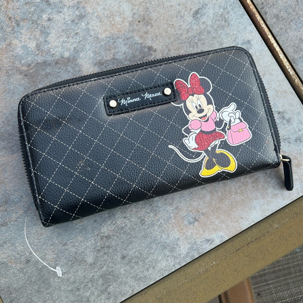 Disney Black Wallet with Minnie Mouse Design NWOT large wallet bill fold
